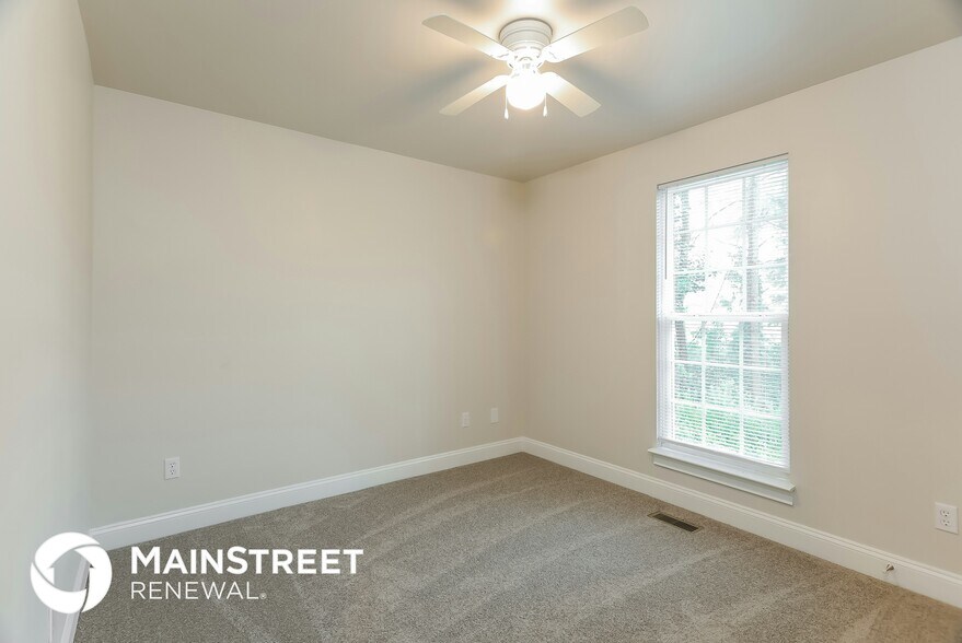 Building Photo - 351 Hidden Meadows Dr