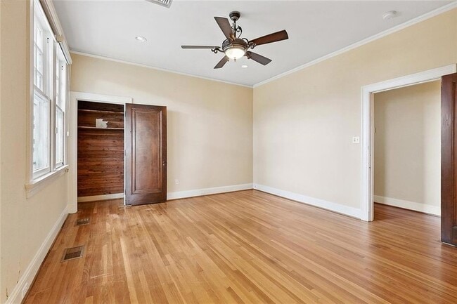Building Photo - 30 Fontainebleau Dr