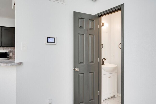 Building Photo - 1917 Windy Park Dr