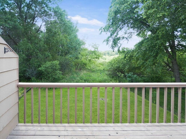 Building Photo - Available now 2-Bed Twin Home in Shoreview - Pets welcome
