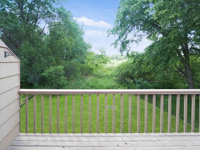 Building Photo - Available now 2-Bed Twin Home in Shoreview