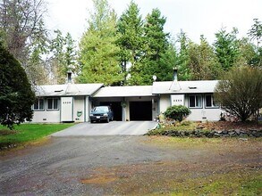 Building Photo - 8856/8858 Tracyton