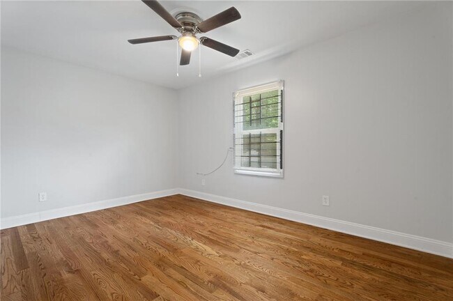 Building Photo - 1338 Montreat Ave SW