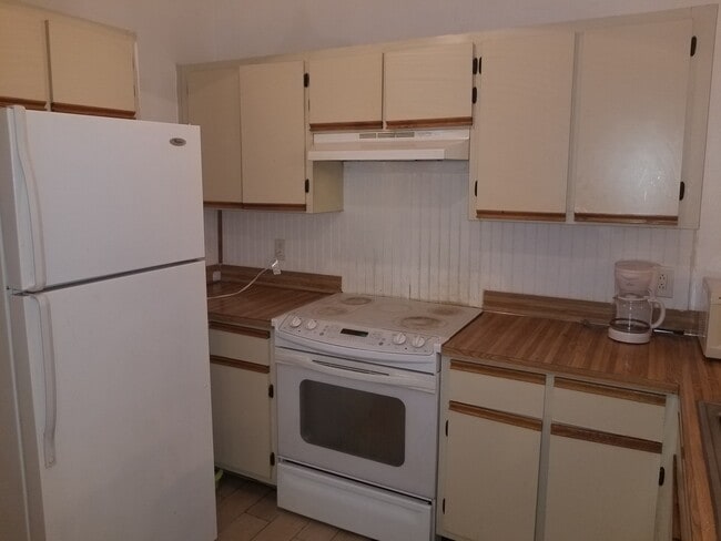 Building Photo - 6031 Scotchwood Glen