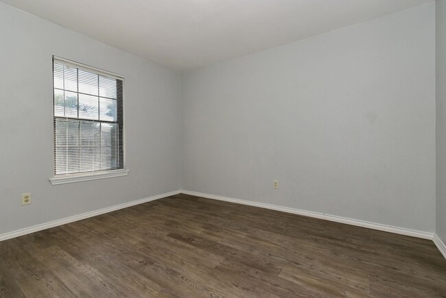 Building Photo - PEPERPORT.3913-3915