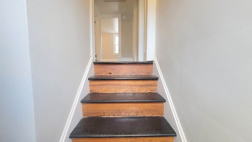 Building Photo - 3988 Lake Ave