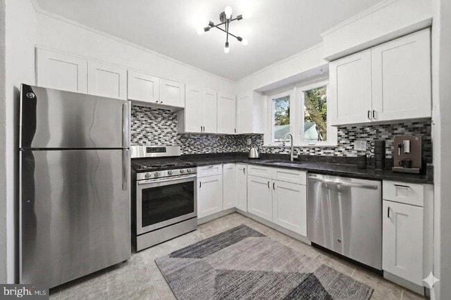 Building Photo - 3737 Calumet St