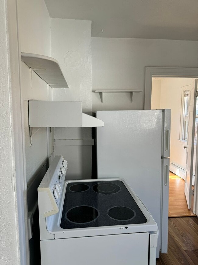 Building Photo - 2114 E 11th St