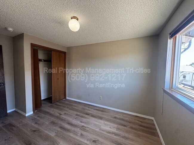 Building Photo - 4311 Desert Pl