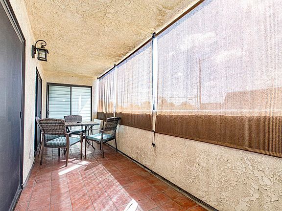 Building Photo - 7625 Reseda Blvd