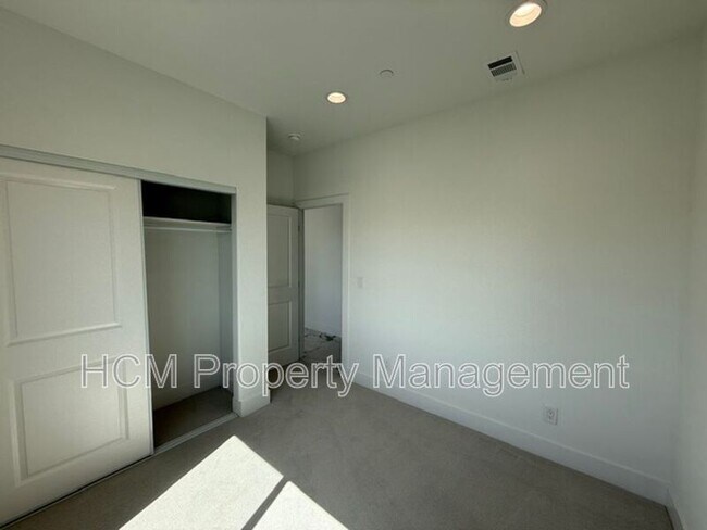 Building Photo - 7643 14th St