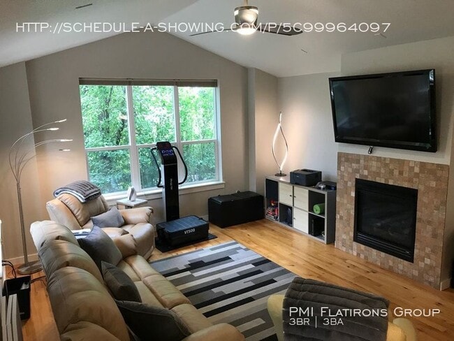 Primary Photo - Spacious Indian Peaks Townhouse Close to L...