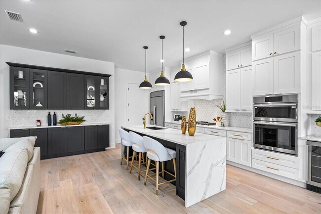 Building Photo - 3601 W Platt St