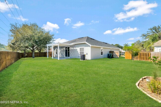 Building Photo - 12096 Coachman Lakes Way