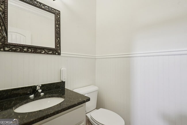 Building Photo - 160 Greenview Dr