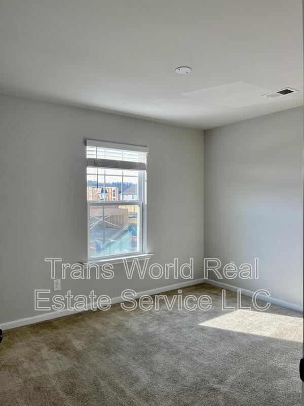 Building Photo - 5899 Wheeler Ridge Rd