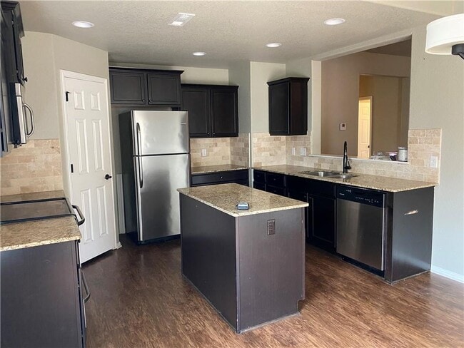 Building Photo - 108 S Woodsprings Dr
