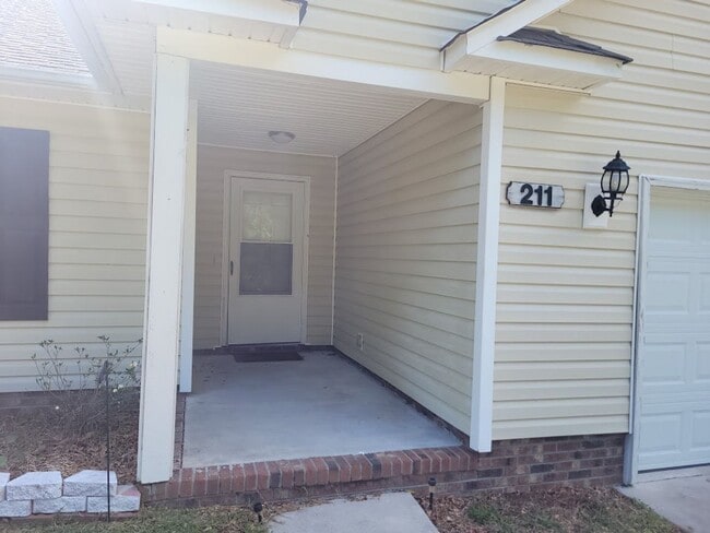Building Photo - 211 Marsh Hen Ct