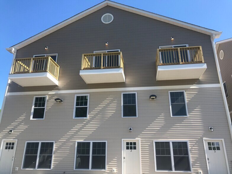 Building Photo - 283 Boston Post Rd