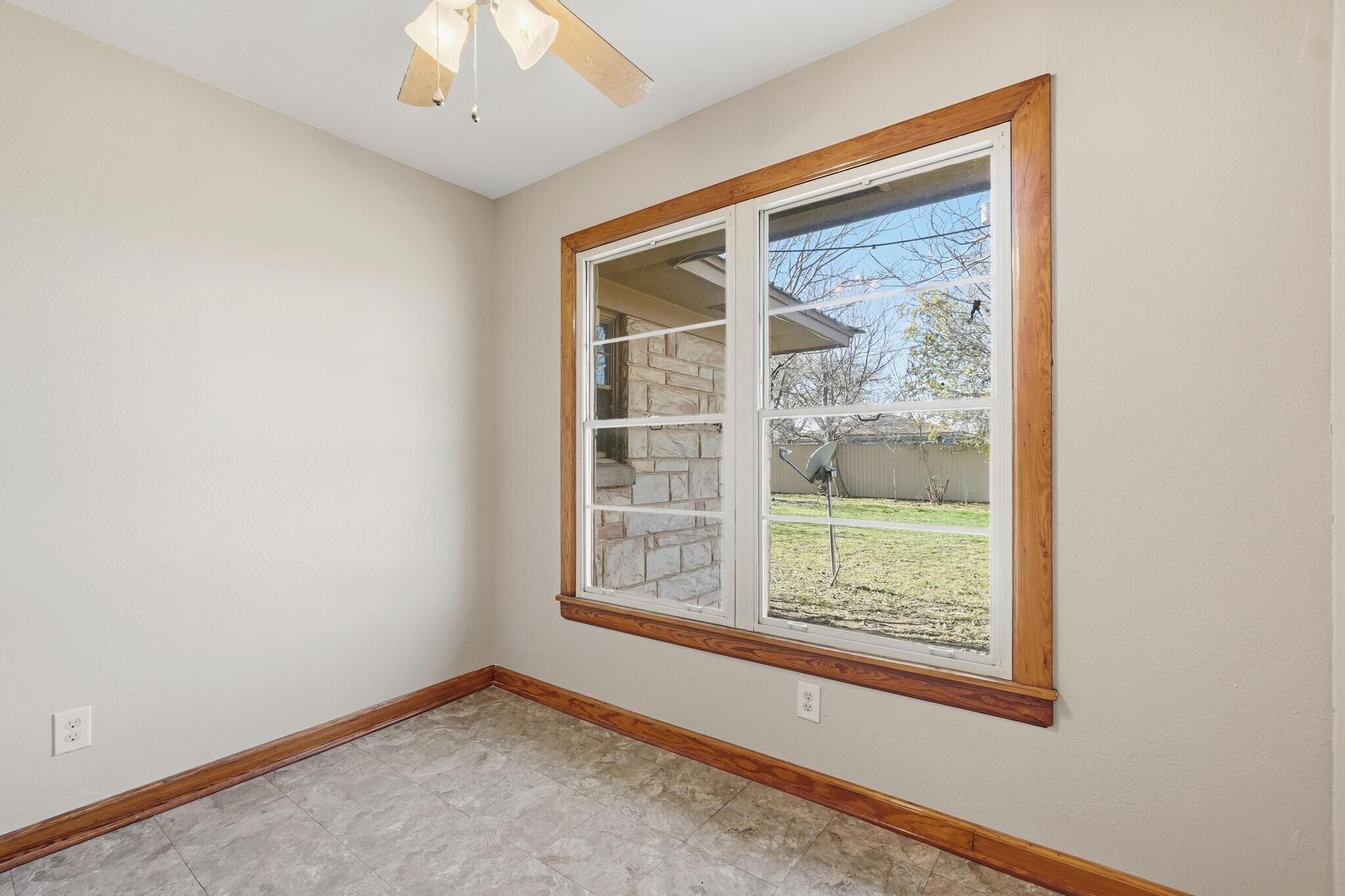 Building Photo - 134 Meander St