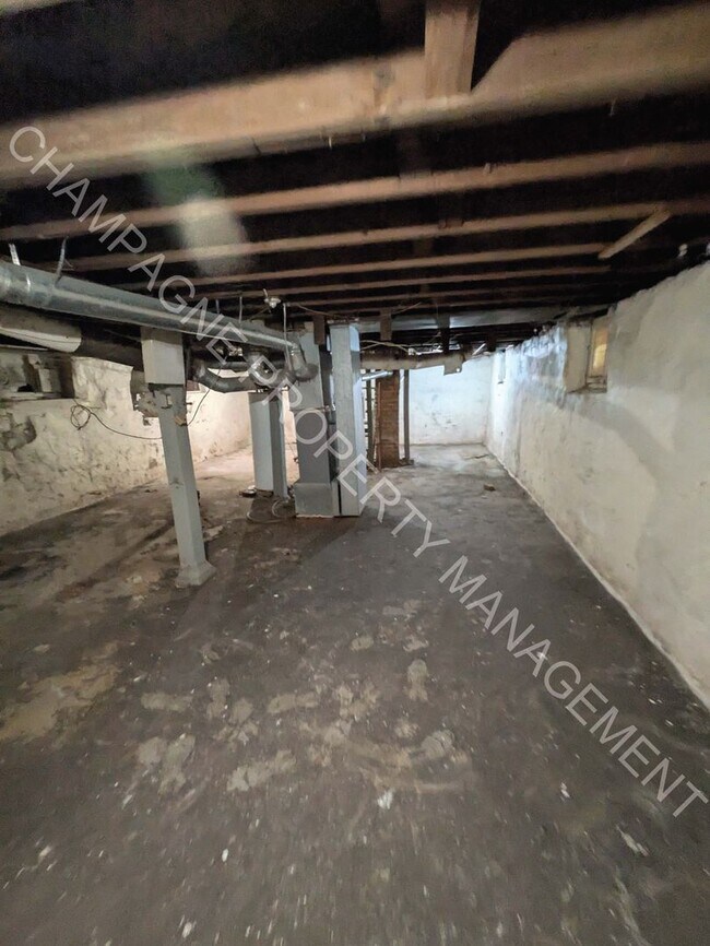 Building Photo - 3 Bedroom Home, centrally located in the heart of Kansas City