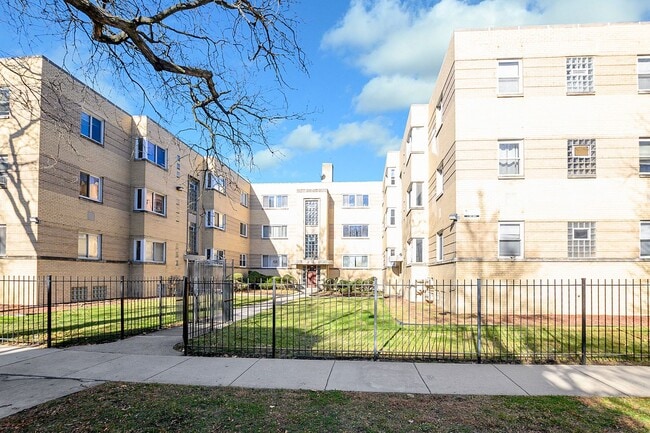 Building Photo - Gorgeous 2bed/1bath Condo Unit For Rent in...