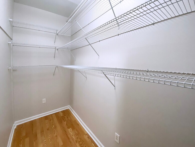 Building Photo - 89 Fairlie St NW
