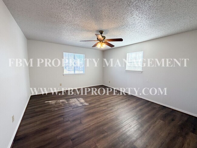 Building Photo - 493 Bryant Ave