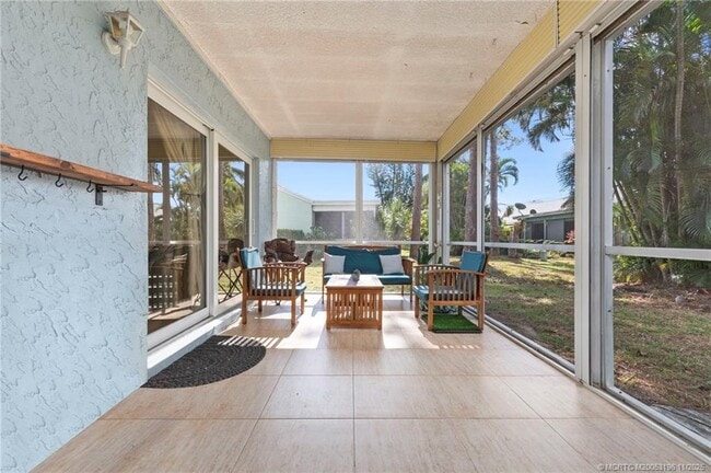 Building Photo - 111 Oakwood Dr