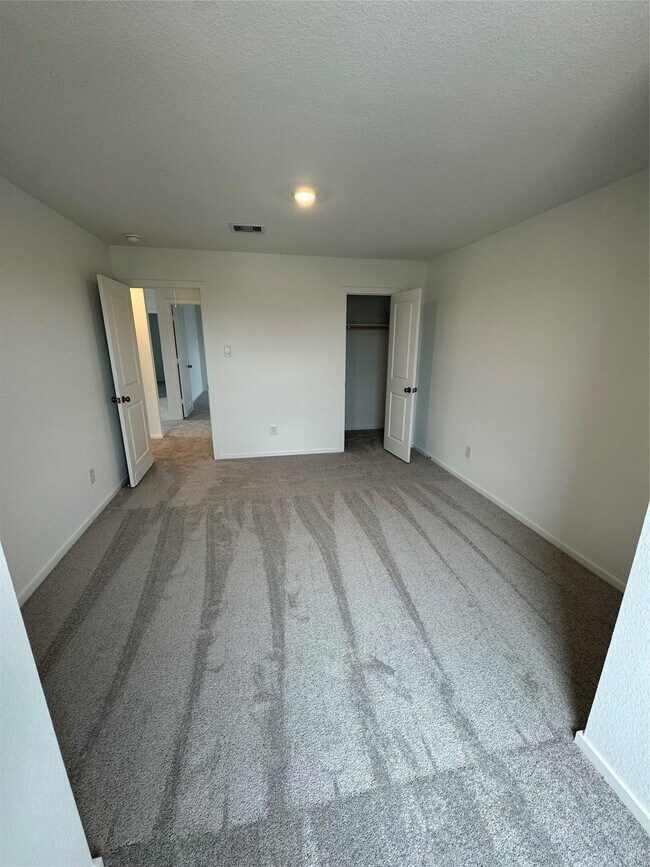 Building Photo - 16715 Old Wagon Wy