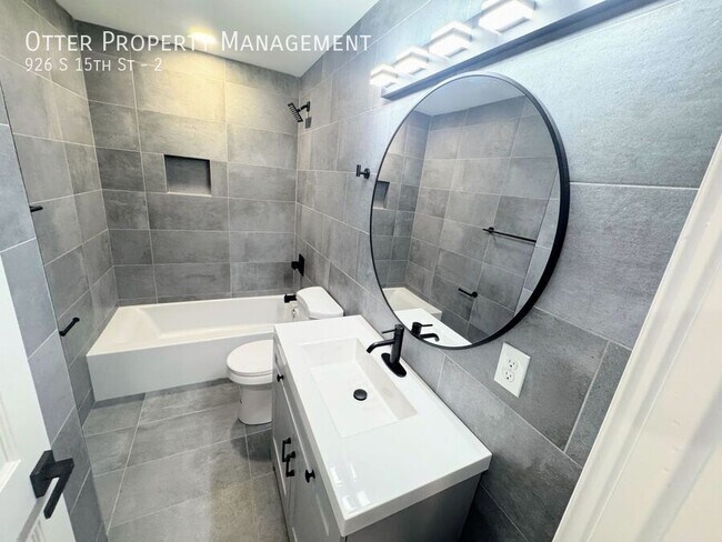 Building Photo - 926 S 15th St