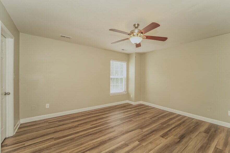 Building Photo - 203 Kingville Dr