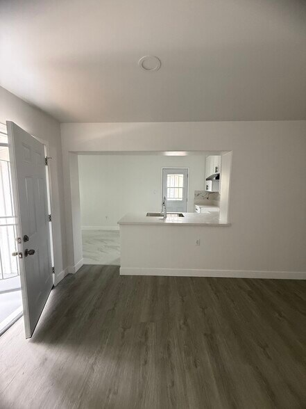 Kitchen - 1212 S Temple Ave