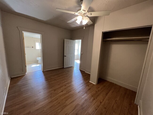 Building Photo - 1 br, 1 bath Triplex - 900 Elm Street 2