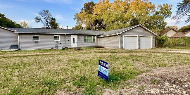 Primary Photo - 11020 E Belaire