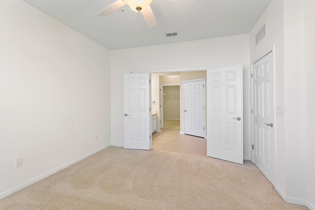 Building Photo - Beautiful Wolf Creek condo available now!