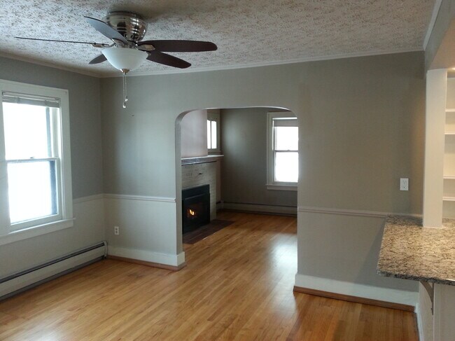 Building Photo - 514 W Breckenridge St