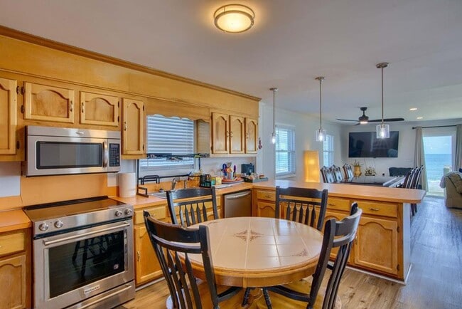 Building Photo - OCEANFRONT FURNISHED OFF-SEASON MONTHLY RE...