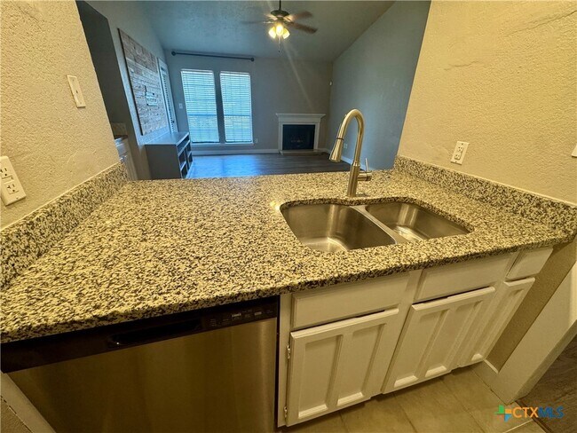 Building Photo - 1202 Thorpe Ln