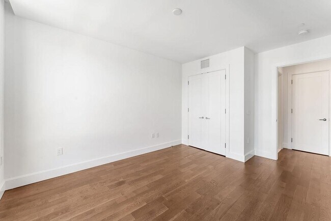 Building Photo - 372 9th St