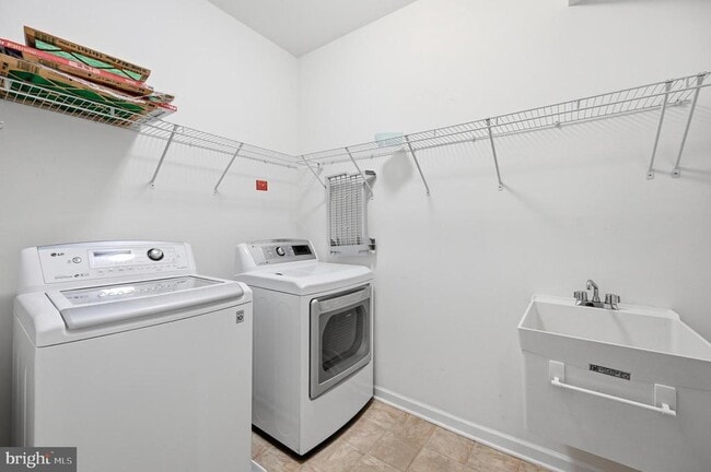 Building Photo - 24267 Purple Finch Dr