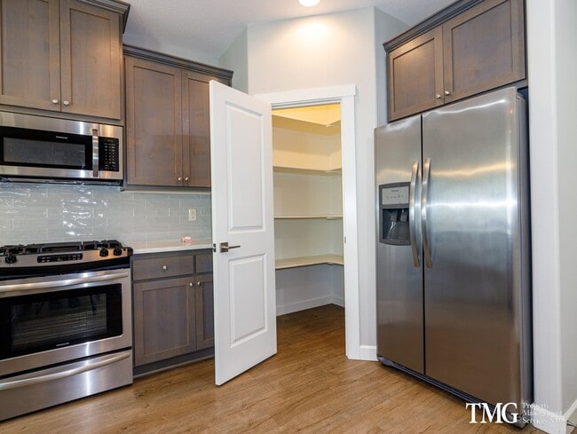 Building Photo - Pre- Leasing Large 3 Bedroom Home- With Garage