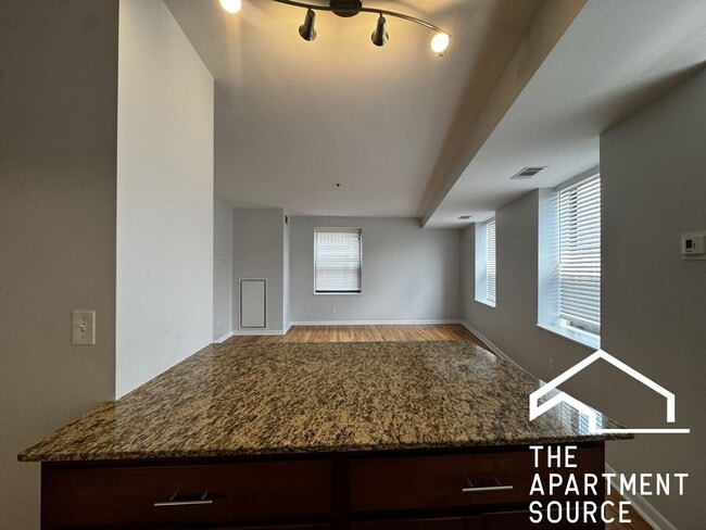 Building Photo - 1337 W Fargo Ave