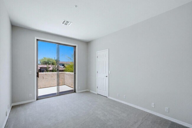 Building Photo - 7647 E Los Gatos Dr