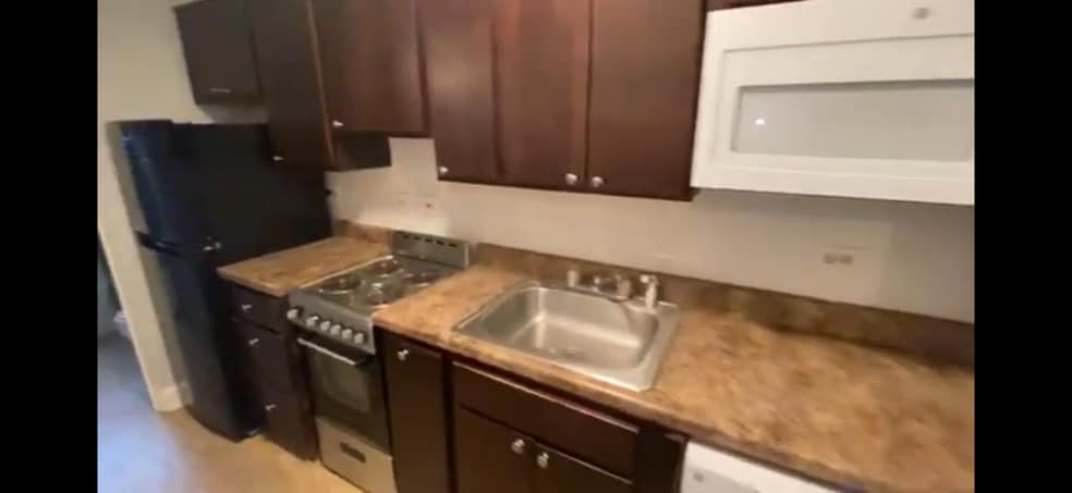 Building Photo - 1735 W Bryn Mawr Ave