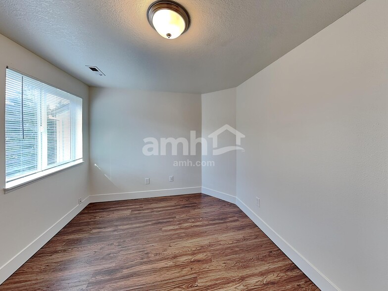 Building Photo - 16986 SW Steele Way