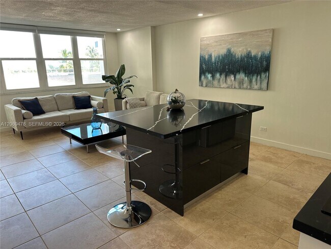 Building Photo - 6039 Collins Ave