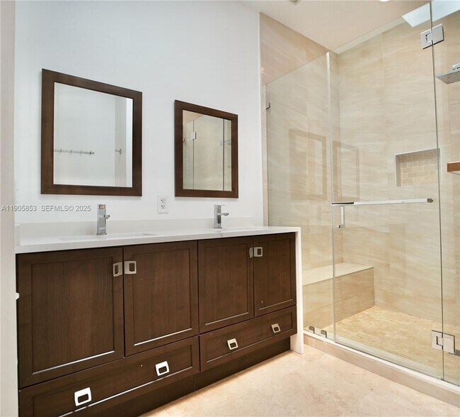 Building Photo - 615 Santander Ave