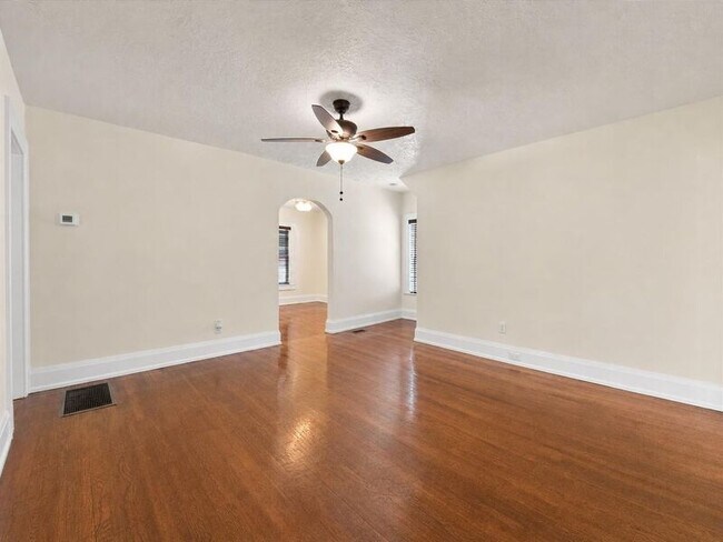 Building Photo - [748/750/756/758] Winfree Ave