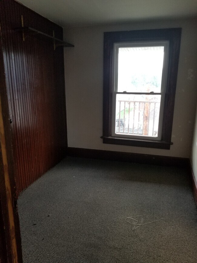 Building Photo - 625 Rhomberg Ave